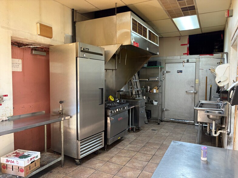 More Photos Of 37821 Mound Rd, Sterling Heights Freestanding For Sale