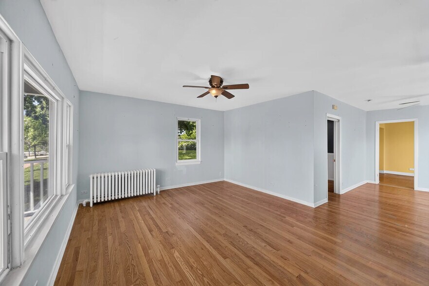 More Photos Of 14329 Beacon Ave, Orland Park General Retail For Sale