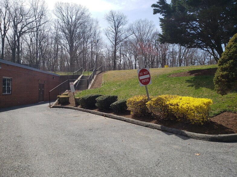 2101 Shadyside Ave, Suitland, MD 20746 Schools For Sale