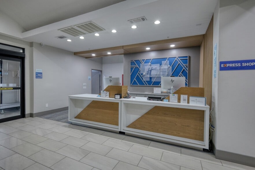 More Photos Of 46300 Interstate 10, Winnie Hotel For Sale