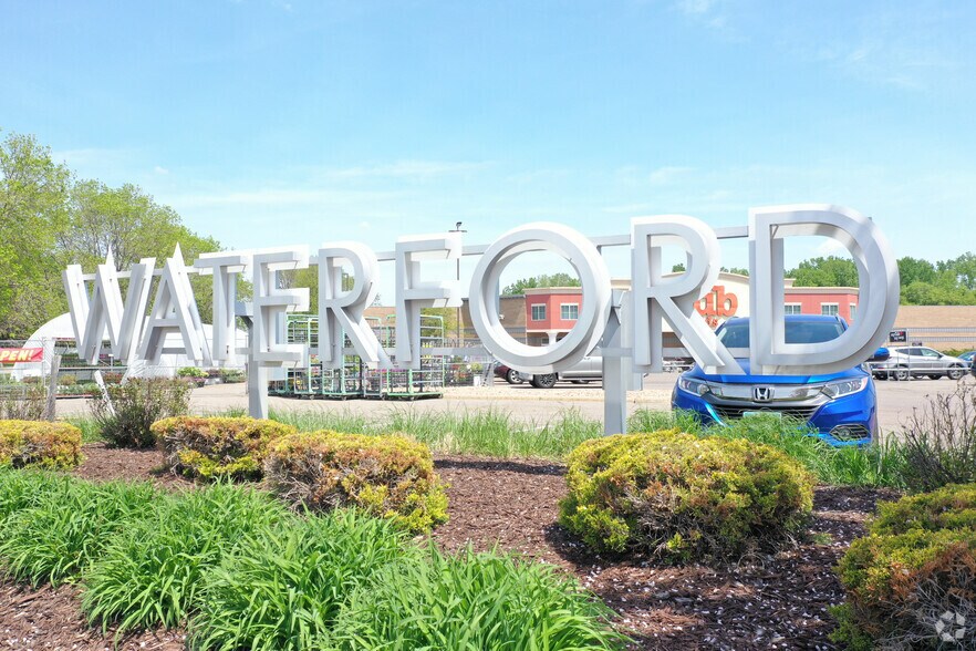 More Photos Of 10100 N 6th Ave, Plymouth General Retail For Lease