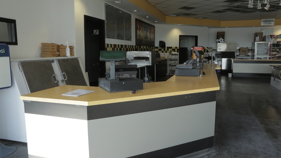 More Photos Of 5700 N 33rd Cir, Lincoln Service Station For Sale