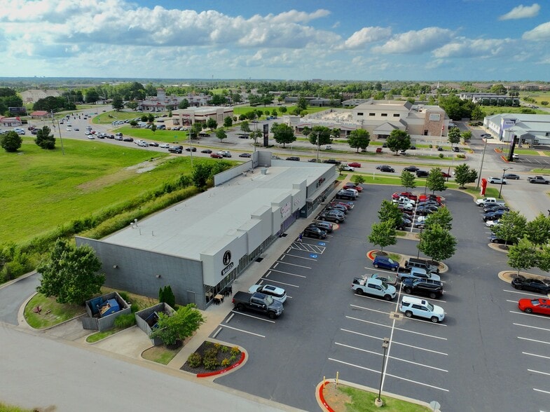 More Photos Of 3600 SE Guess Who Dr, Bentonville Storefront For Lease