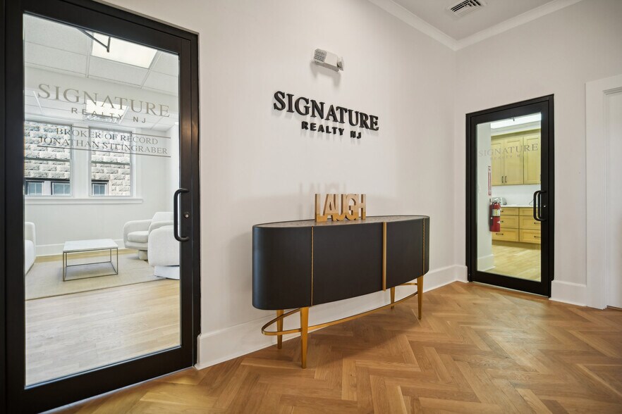 More Photos Of 2-4 Garber Sq, Ridgewood Restaurant For Sale