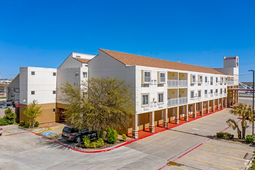 More Photos Of 996 E Interstate 30, Rockwall Hotel For Sale