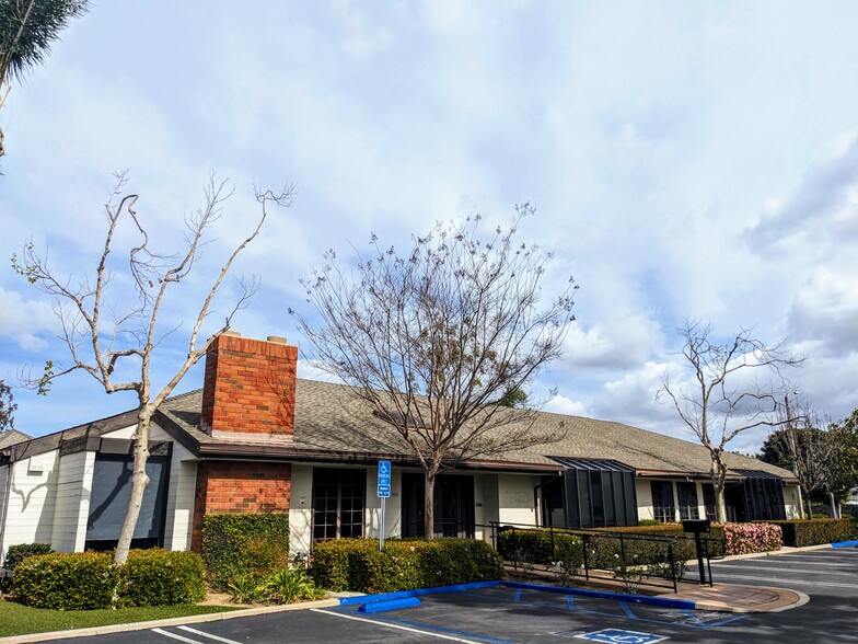 Primary Photo Of 3151 Airway Ave, Costa Mesa Medical For Sale