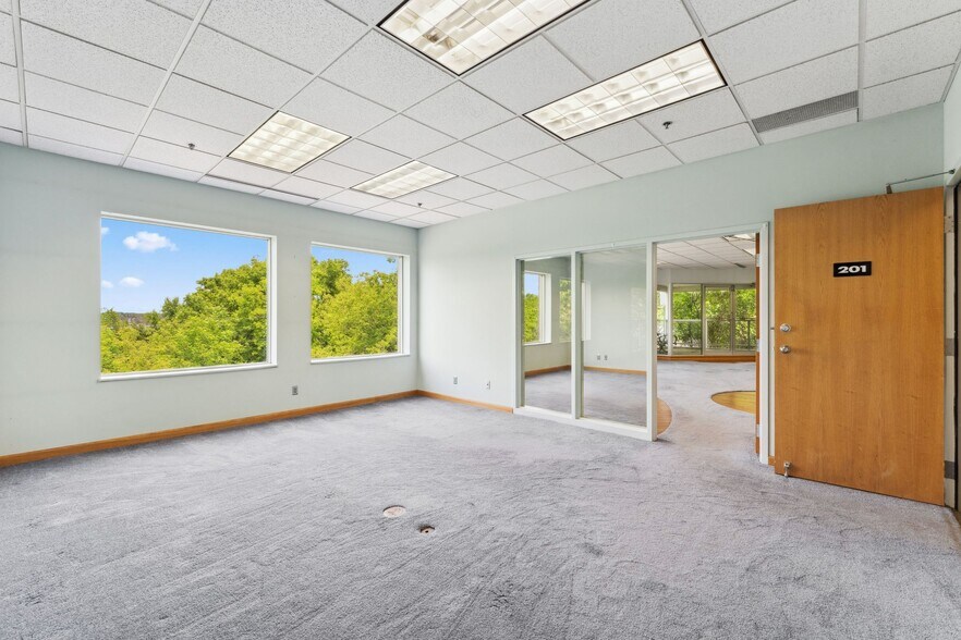 More Photos Of 4388 Shoreline Dr, Spring Park Storefront Retail Office For Sale