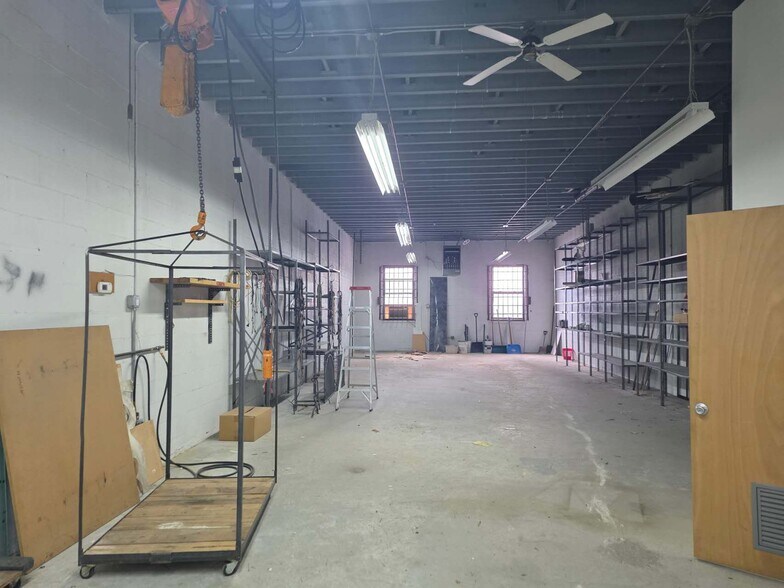 More Photos Of 42-40 Crescent Street, Long Island City General Retail For Lease