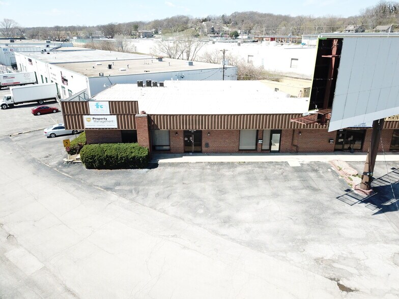 More Photos Of 3100-3102 S 24th St, Kansas City Storefront Retail Office For Lease