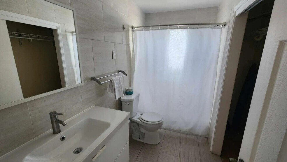 More Photos Of 621 Bay Esplanade, Clearwater Hotel For Sale