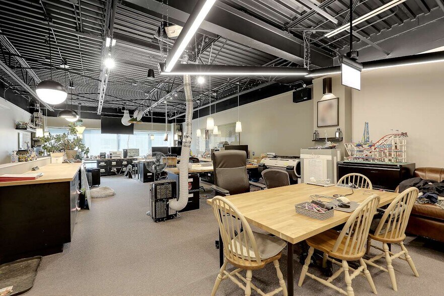 More Photos Of 11980 Hammersmith Way, Richmond Showroom For Sale