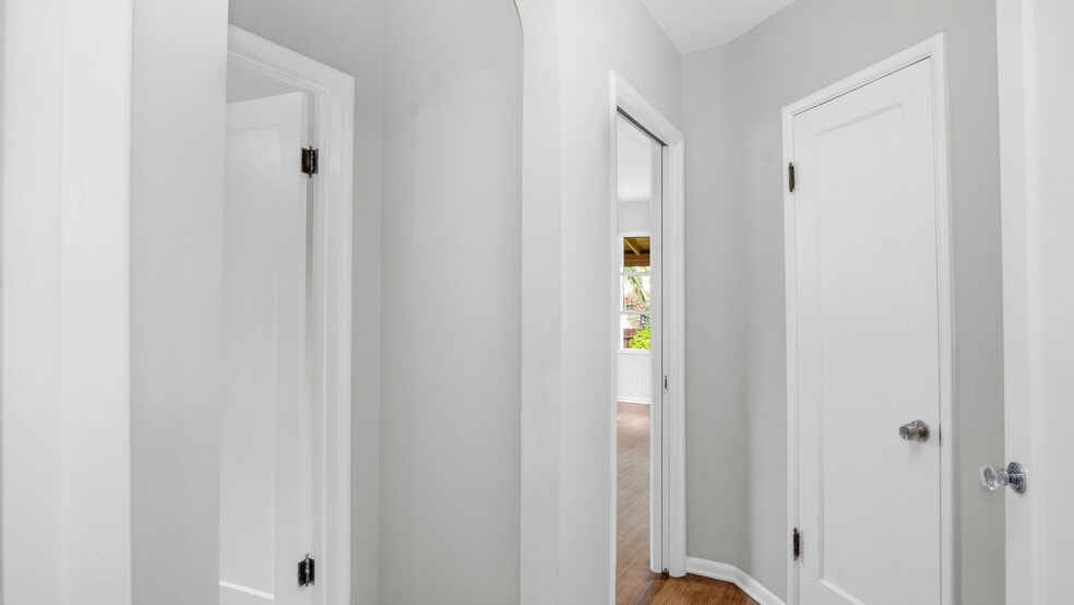 More Photos Of 10346 Oro Vista Ave, Sunland Multifamily For Sale