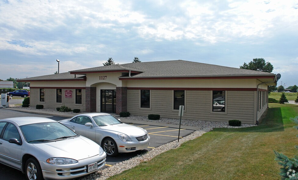 More Photos Of 1127 Prairie Dr, Racine Medical For Lease