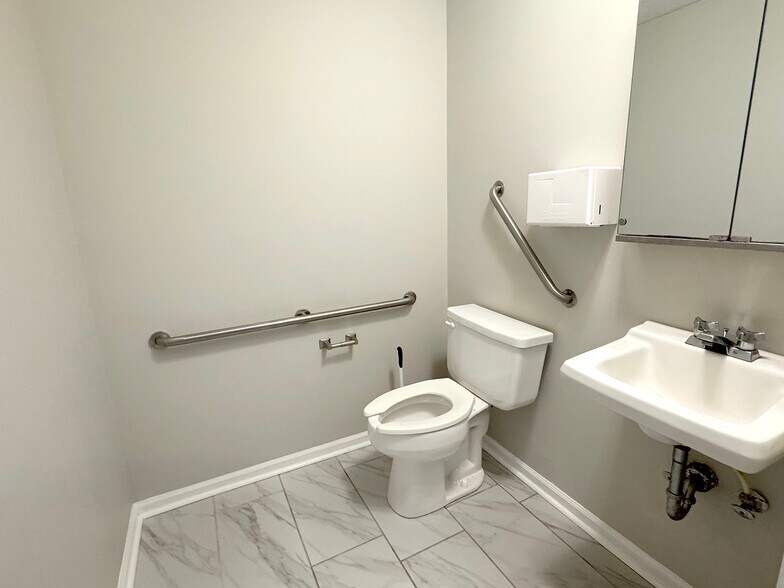 More Photos Of 1835-1839 Buford Ct, Tallahassee Medical For Lease