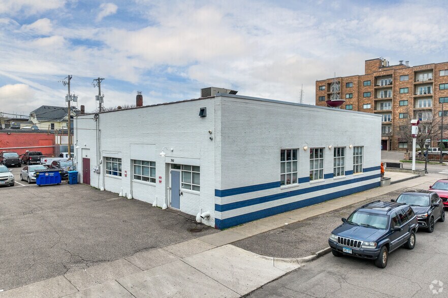 More Photos Of 740 Grand Ave, Saint Paul Storefront Retail Office For Sale