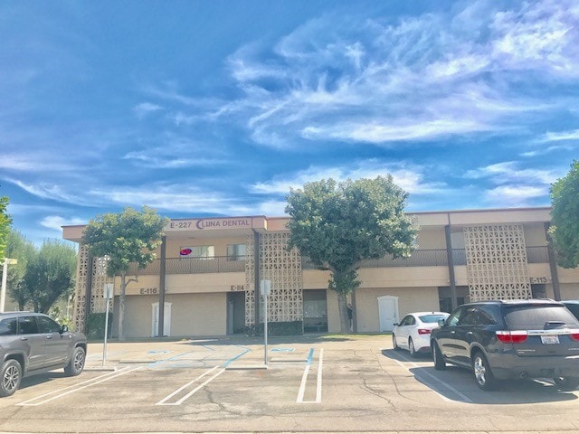 More Photos Of 1125 E 17th St, Santa Ana Unknown For Lease