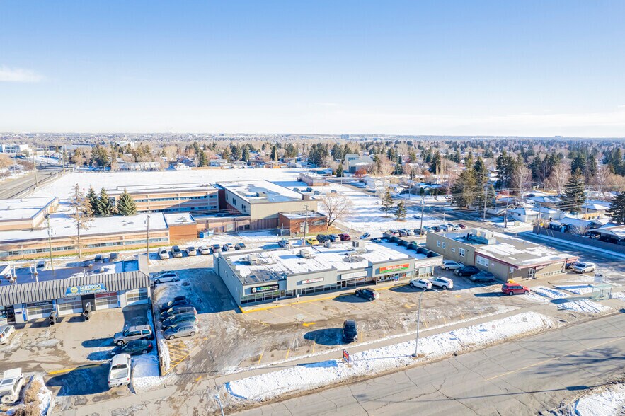 More Photos Of 8316-8318 Fairmount Dr SE, Calgary Freestanding For Lease