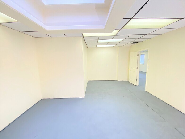 More Photos Of 300 Waverly Ave, Mamaroneck Research And Development For Lease