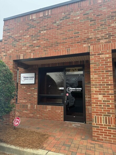 More Photos Of 220 Westinghouse Blvd, Charlotte Office For Sale