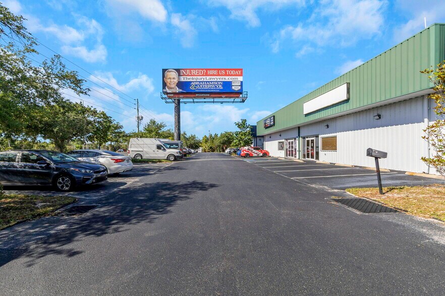 More Photos Of 16547 US Highway 19, Hudson Showroom For Lease