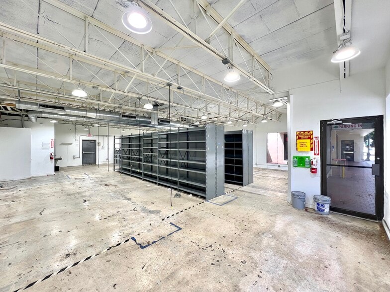 More Photos Of 3390 SW 22nd St, Miami Storefront Retail Office For Lease