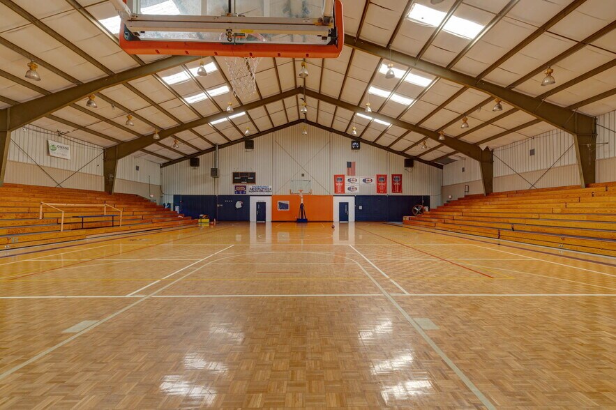 More Photos Of 18425 Main St, Woodbury Schools For Sale