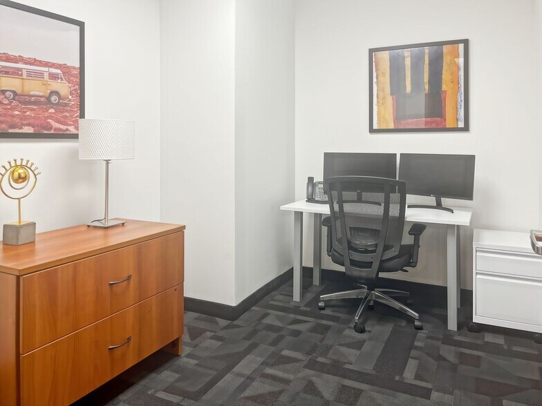 More Photos Of 1701 Hollis St, Halifax Coworking Space