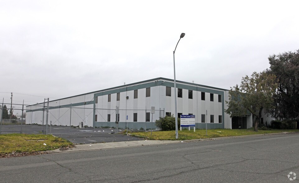 More Photos Of 2741 McCone Ave, Hayward Warehouse For Lease