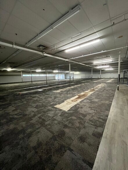 More Photos Of 9220 W Greenfield Ave, Milwaukee Drugstore For Lease