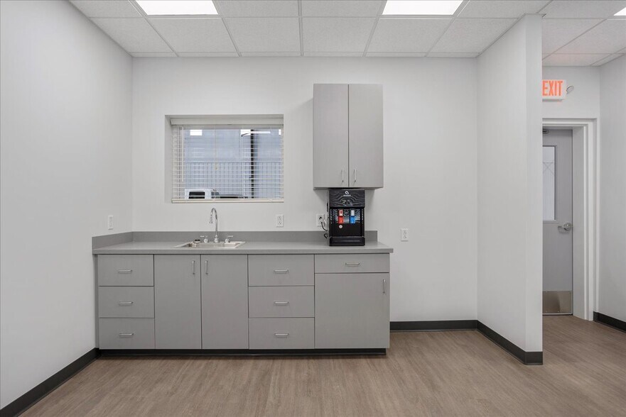 More Photos Of Mckinney Drive, Cheyenne Manufacturing For Lease