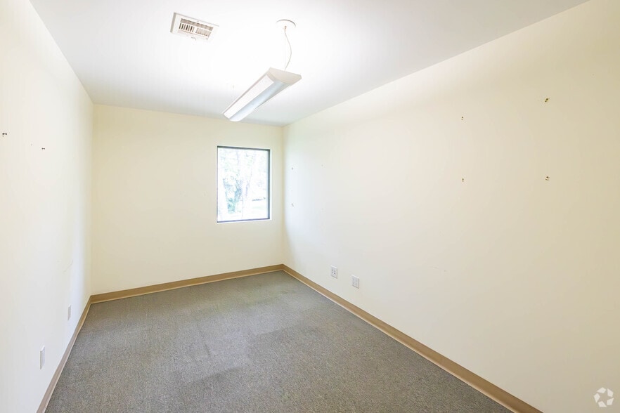 More Photos Of 682 US-202, Bridgewater Office For Sale