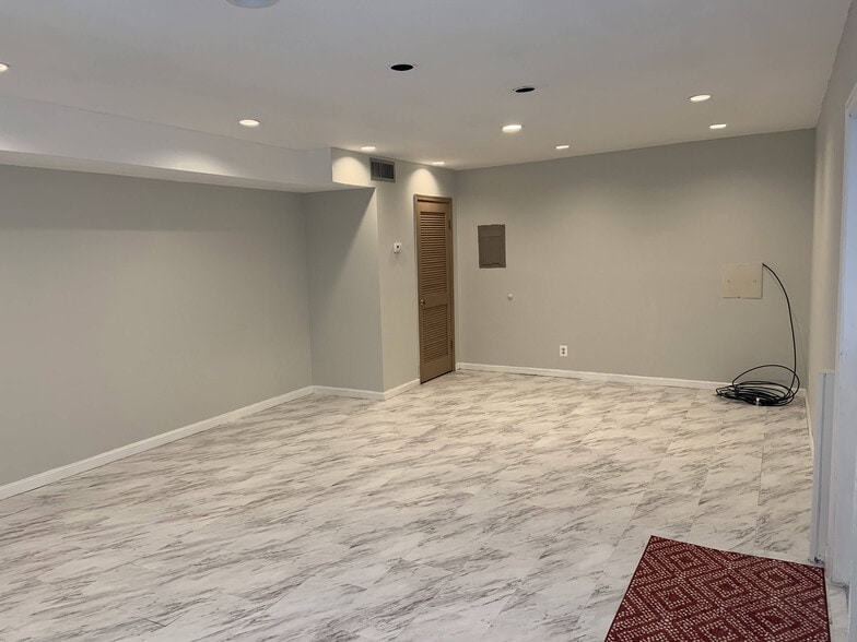 More Photos Of 1011-1121 Arlington Blvd, Arlington Apartments For Sale