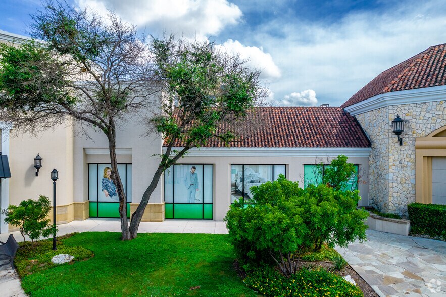 More Photos Of 999 E Basse Rd, San Antonio Unknown For Lease