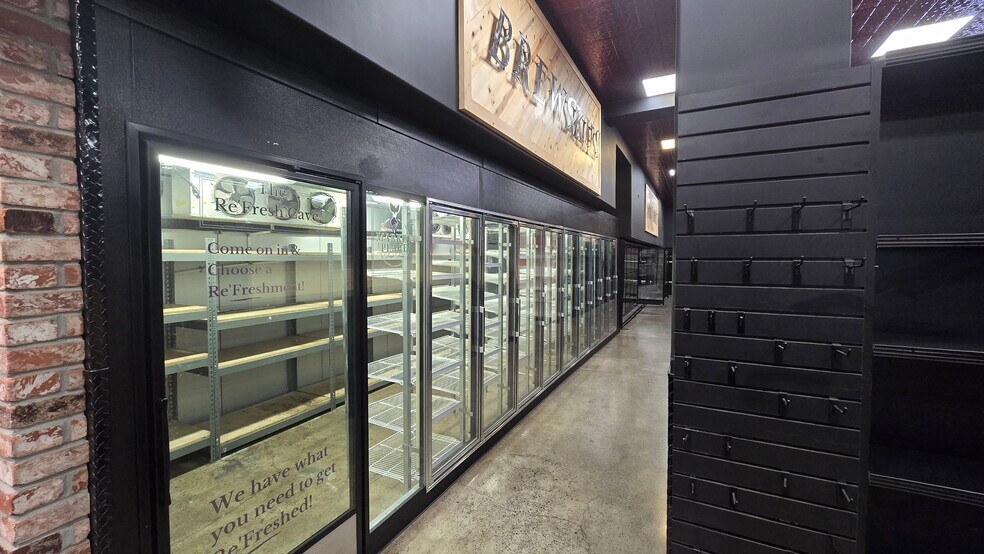 More Photos Of 1912 4th St, La Grande General Retail For Lease