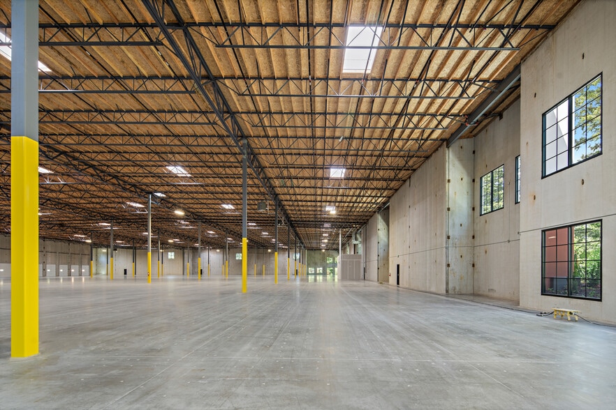 More Photos Of 44003 SE Tanner Rd, North Bend Warehouse For Lease