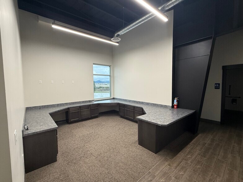 More Photos Of 3801 W Riverbend Ave, Post Falls Office For Sale