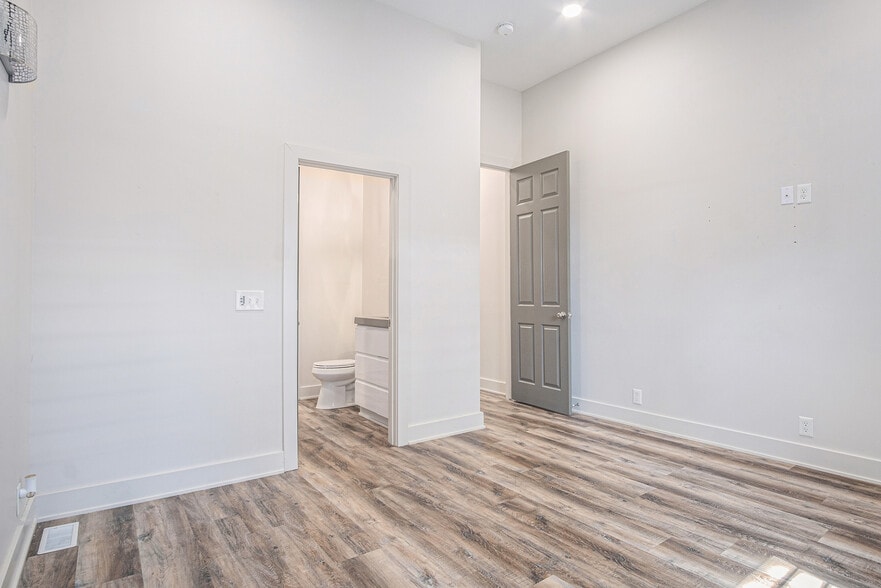 More Photos Of 2601-2603 N 45th St, Omaha Office Residential For Sale