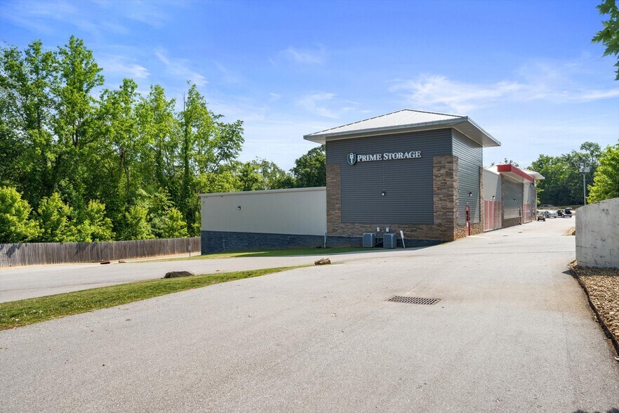 More Photos Of 1737 Old Central Rd, Central Self Storage For Lease