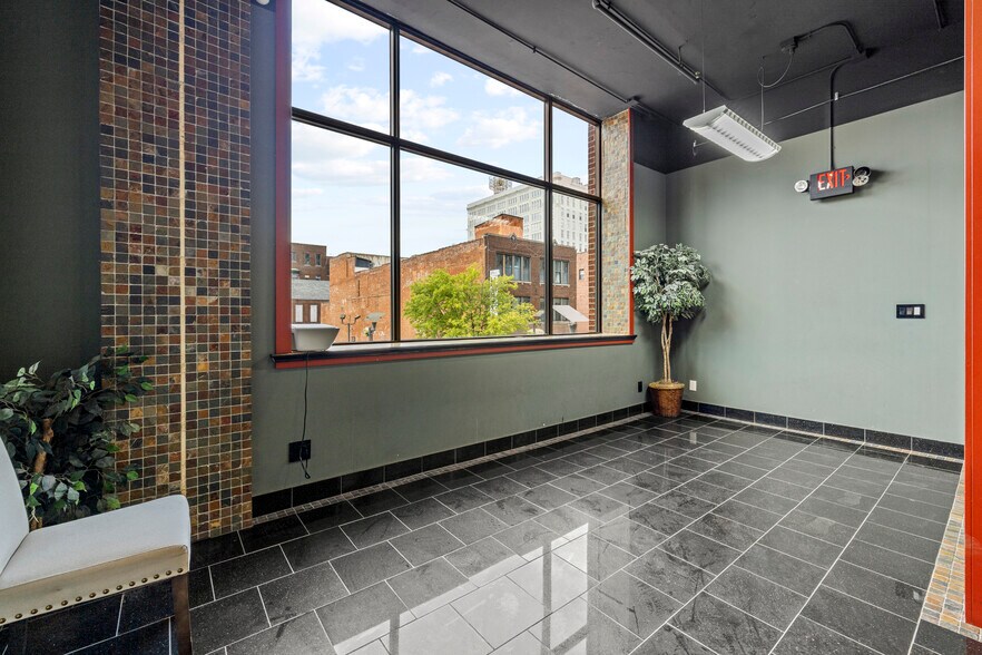 More Photos Of 1409 Washington Ave, Saint Louis Office For Sale