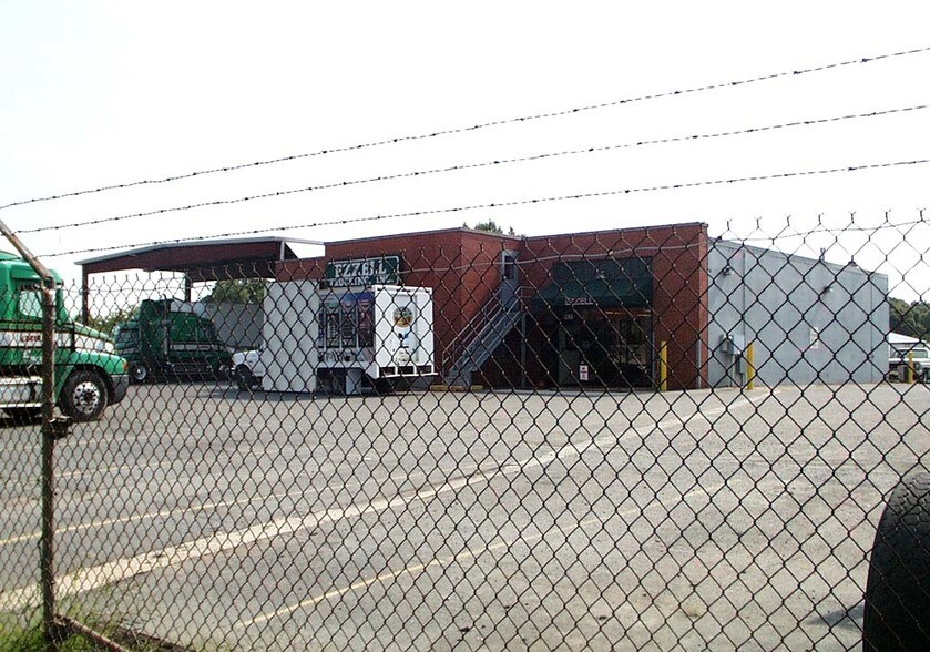 More Photos Of 4830 Hovis Rd, Charlotte Truck Terminal For Lease