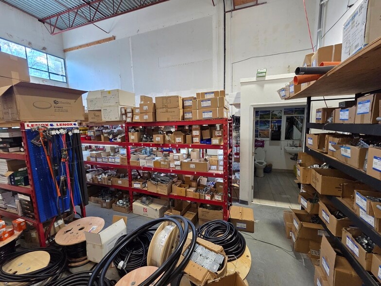 More Photos Of 1952 Kingsway Ave, Port Coquitlam Warehouse For Sale