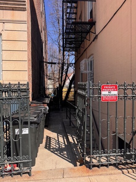 More Photos Of 209 Hawthorne St, Brooklyn Apartments For Sale