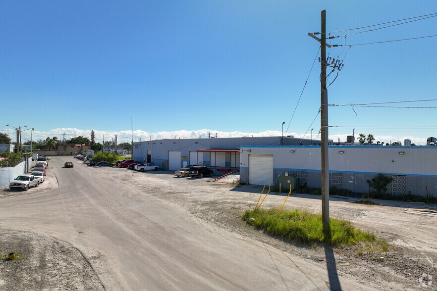 More Photos Of 2320 NW 147th St, Opa-locka Warehouse For Lease