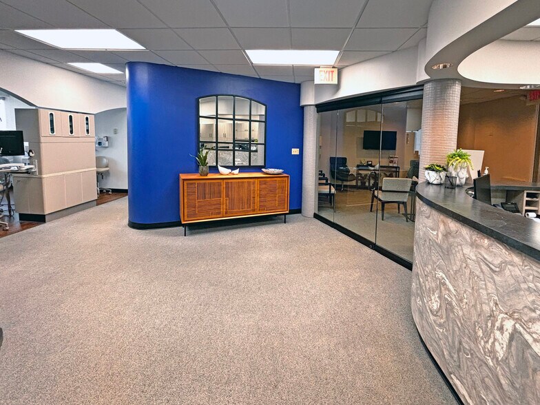 More Photos Of 11710 Old Ballas Rd, Creve Coeur Medical For Sale