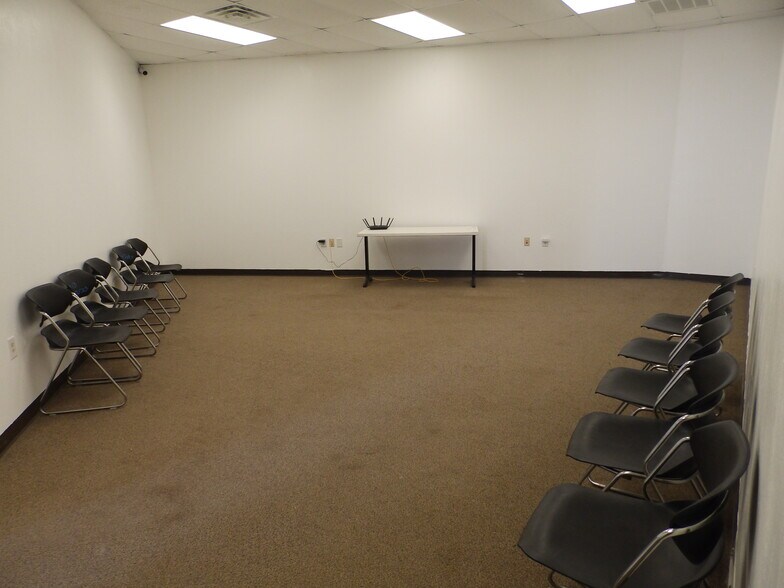 More Photos Of 2005 Tile Factory Rd, Palestine Manufacturing For Lease