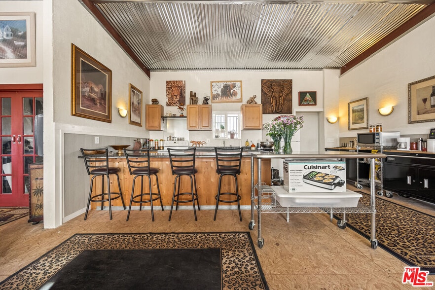 More Photos Of 9025 Camp Rock Rd, Lucerne Valley Veterinarian Kennel For Sale