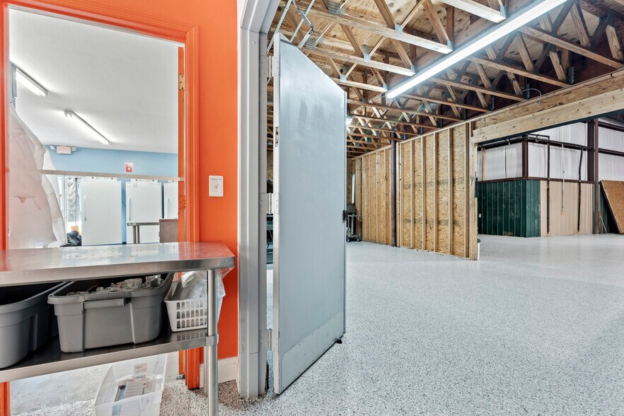 More Photos Of 7065 NW 22nd St, Gainesville Warehouse For Lease