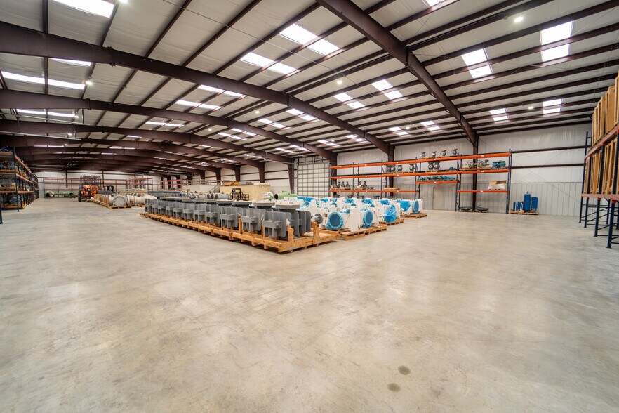 More Photos Of 236 Industrial Park Dr, Victoria Warehouse For Lease