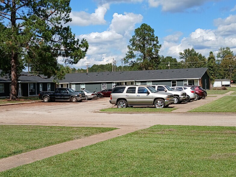 More Photos Of 1000 Broadmeadow Dr, Monticello Apartments For Sale