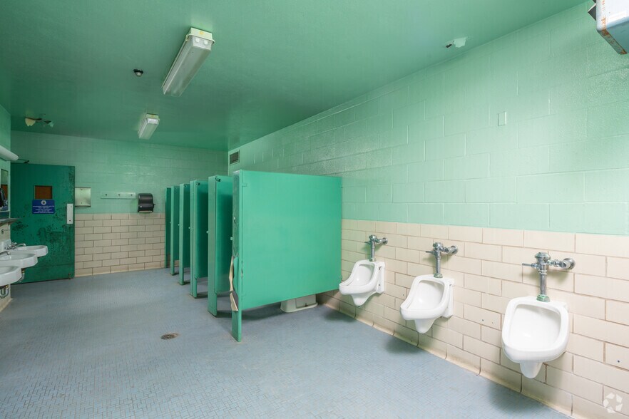 More Photos Of 8225 Dave Erwin Dr, San Antonio Flex For Sale